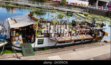 Word On The Water bookshop, Regent's Canal Towpath, Kings Cross, London Stock Photo