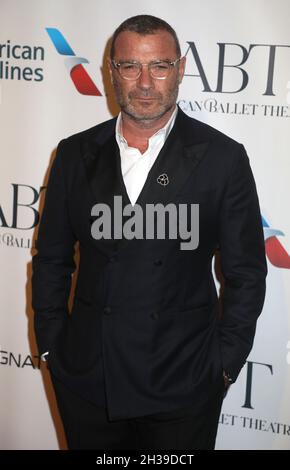 October 26, 2021, New York, New York, USA: Actor LIEV SCHREIBER attends the 2021 American Ballet Theatreâ€™s Fall Gala held at the David H. Koch Theater at Lincoln Center. (Credit Image: © Nancy Kaszerman/ZUMA Press Wire) Stock Photo