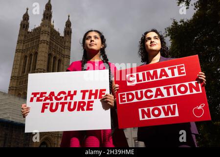 EDITORIAL USE ONLY Scarlett Westbrook, 17, Campaigns Manager of Teach the Future and Nadia Whittome, the youngest sitting MP calling for Climate Education Now for young people, on College Green, Westminster, London, on the day that the UK parliament will hold its first-ever debate on climate education ahead of the UN Climate Summit COP26. Picture date: Wednesday October 27, 2021. Stock Photo
