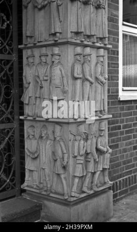 Spaziergang urch Cottbus, Deutschland 1930er Jahre. Taking a walk through the city of Cottbus, Germany 1930s. Stock Photo