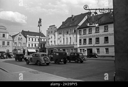 Spaziergang urch Cottbus, Deutschland 1930er Jahre. Taking a walk through the city of Cottbus, Germany 1930s. Stock Photo