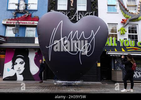 EDITORIAL USE ONLY A 20-foot black heart is unveiled in Camden, London to celebrate 15 years since the release of Amy Winehouse's Back to Black album. Picture date: Wednesday October 27, 2021. Stock Photo