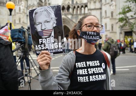 London, UK. 27th Oct 2021. A protester holds a placard during a rally outside the royal courts of justice during the first hearing in the Julian Assange extradition appeal. Credit: Thomas Krych/Alamy Live News