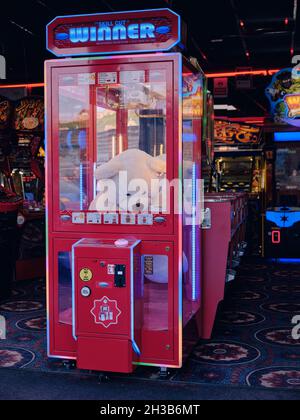 skill cut arcade machine