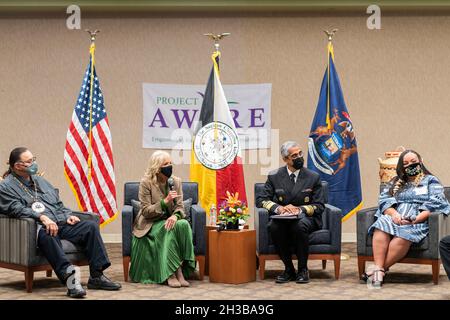 Mount Pleasant, United States of America. 24 October, 2021. U.S First Lady Dr. Jill Biden, center left, and Surgeon General Vivek Murthy, center right, hold a discussion on youth mental health with members of the Saginaw Chippewa Indian Tribe October 24, 2021 in Mount Pleasant, Michigan.  Credit: Erin Scott/White House Photo/Alamy Live News Stock Photo