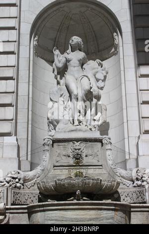 Beauty by Frederick McMonnies, New York Public Library, Midtown, Manhattan, New York Stock Photo