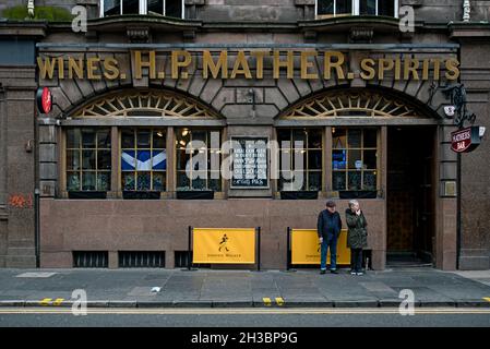 Two customers smoking outside Mather's Bar on Queensferry Street, Edinburgh, Scotland, UK. Stock Photo