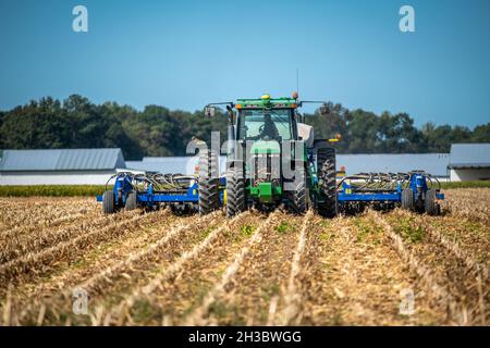 Cover crop planting after corn on Eastern Shore of Maryland Stock Photo