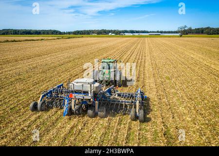 Cover crop planting after corn on Eastern Shore of Maryland Stock Photo