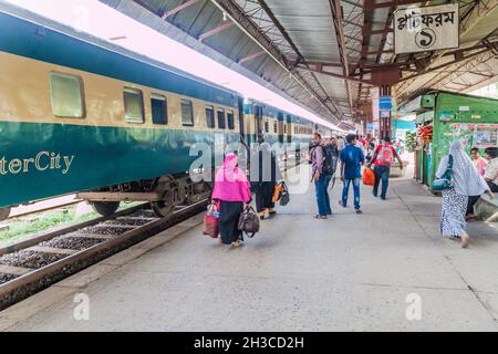 KHULNA, BANGLADESH - NOVEMBER 12, 2016: Platform of the train station in Khulna, Bangladesh Stock Photo