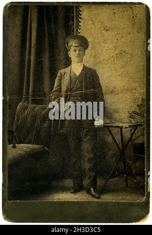 Portrait of a young Victorian man in suit and tie Stock Photo - Alamy