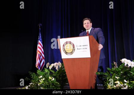 Huntington Beach, California, USA. 27th Oct, 2021. Saturday, October 23rd, 2021, Huntington Beach, California, USA: Florida Govenor Ron DeSantis is the recipient of the 2021 Claremont Institute Statesmanship Award. The gala event was attended by hundreds of conservative donors. (Credit Image: © Ron Lyon/ZUMA Press Wire) Stock Photo