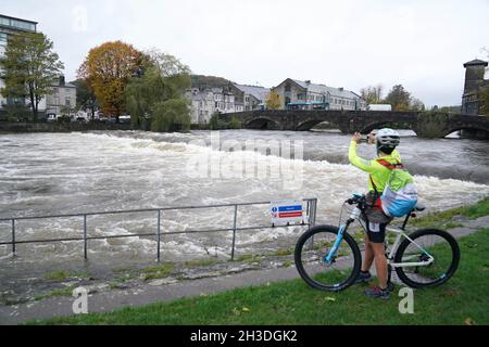 High water levels on the River Kent in Kendal, Cumbria, where the Met office has warned of life-threatening flooding and issued amber weather warnings as the area was lashed with 'persistent and heavy rain'. Up to 300mm is expected to fall in parts of the region, which typically sees an average of 160mm in October. Picture date: Thursday October 28, 2021. Stock Photo