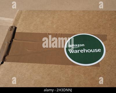 SEATTLE, USA - CIRCA OTTOBRE 2021:  Warehouse offre grandi offerte  sulla qualità usato pre-posseduto o open box prodotti Foto stock - Alamy