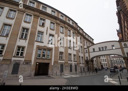 28 October 2021, Hessen, Frankfurt/Main: The district court in Frankfurt am Main. Photo: Boris Roessler/dpa Stock Photo