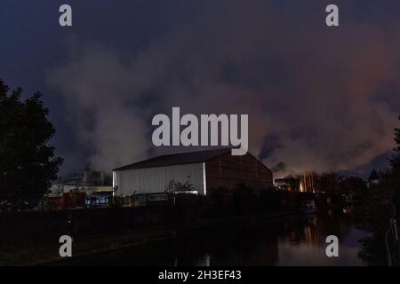 London, UK. 26th Oct, 2021. Photo taken on Oct. 26, 2021 shows a factory in London, Britain. The 26th United Nations Climate Change Conference of the Parties (COP26) will be held from Oct. 31 to Nov. 12 in Glasgow. Credit: Ray Tang/Xinhua/Alamy Live News Stock Photo