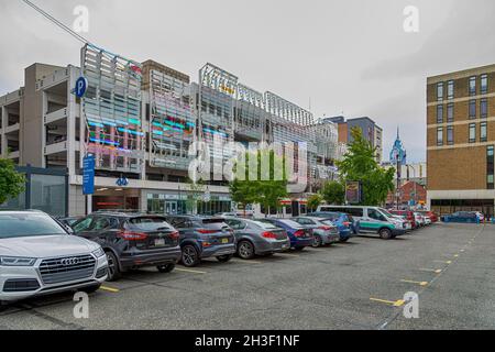 801 Filbert Street, Parkade on 8th, has distinctive modern façade along Arch Street. Stock Photo