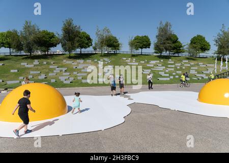 Santiago, Metropolitana, Chile. 28th Oct, 2021. Children play around two giant fried eggs that are part of an intervention in the Parque de la Familia, as part of the Made at Home Fest, in Santiago de Chile. (Credit Image: © Matias Basualdo/ZUMA Press Wire) Credit: ZUMA Press, Inc./Alamy Live News Stock Photo
