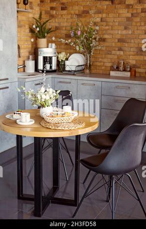 Easter table with spring flowers in a modern kitchen Stock Photo
