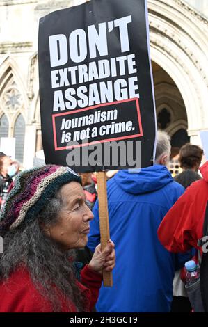 Free Julian Assange Protest. Final Appeal Hearing, The Royal Courts of Justice, The Strand, London. UK Stock Photo