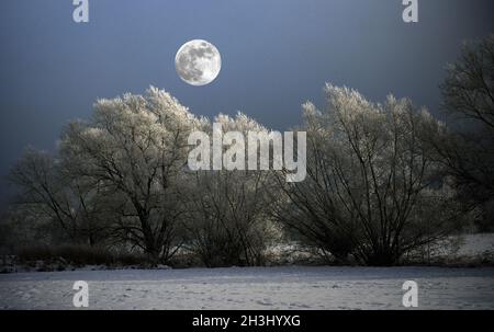 Full moon; Aartal; Taunusstein; Stock Photo