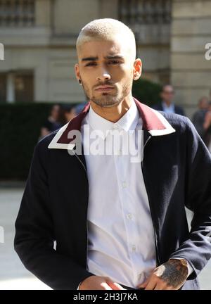 Zayn Malik Daily on X: Zayn at the Louis Vuitton fashion show in Paris  (June 25th, 2015) 🇫🇷  / X