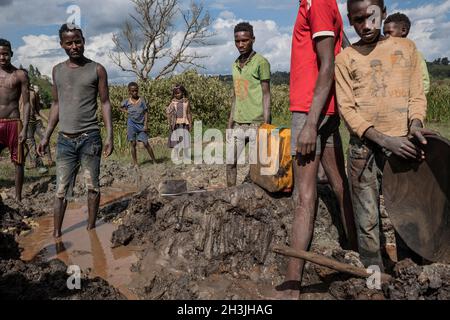 Artisanal illegal gold mining in Ethiopia Stock Photo