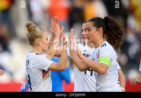 jubilation GER left to right Leonie MAIER (GER), Lena LATTWEIN (GER). Sara DAEBRITZ (DÃ britz, GER) Soccer Laenderspiel women, World Cup qualification, Germany (GER) - Israel (ISR) 7: 0, on October 26th, 2021 in Essen / Germany. Â Stock Photo