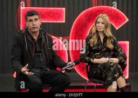 Yosh yapon ayol Azumi Mizushima bilan ehtirosli jinsiy aloqa