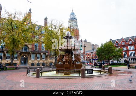 Fountain in Town Hall square, with the Town Hall. Leicester, England Stock Photo