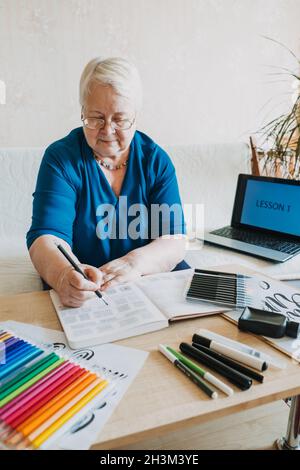 Hobby Ideas for Older People. Retirement Hobbies, Pastimes for Seniors. Activities for Seniors with Limited Mobility. Mature, elderly Senior Female Stock Photo