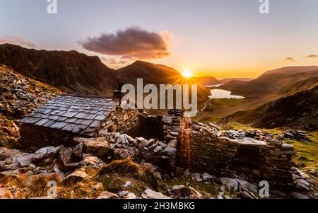 Warnscale Bothy Sunset looking out over Buttermere Lake in the Lake District National Park, England. Stock Photo