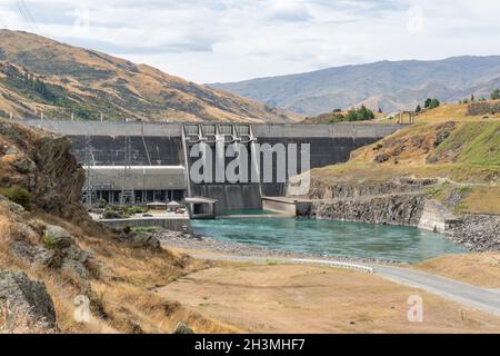 Clyde hydro electric dam on river New Zealand Stock Photo