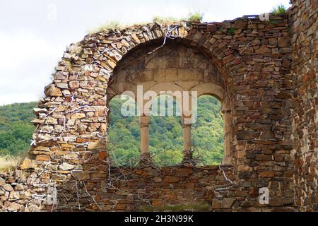 The ruins of the Thurant Castle (Burg Thurant, also Thurandt or Thurand) above the villages of Alken on the Moselle in Germany Stock Photo