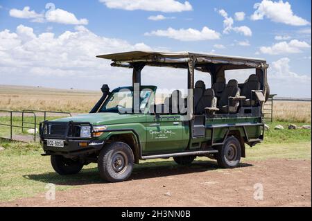 Green Governors' Camp 4x4 Toyota Landcruiser, Masai Mara, Kenya Stock Photo