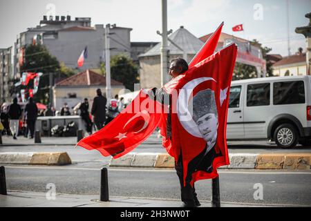 Istanbul, Turkey. 29th Oct, 2021. People celebrate as they watch a procession during the Turkish Republic Day celebration in Istanbul, Friday, October 29, 2021. Turkey celebrates the 98th anniversary of the founding of the modern Turkish Republic founded by Ataturk. (Credit Image: © Abed Alrahman Alkahlout/Quds Net News via ZUMA Press Wire) Stock Photo