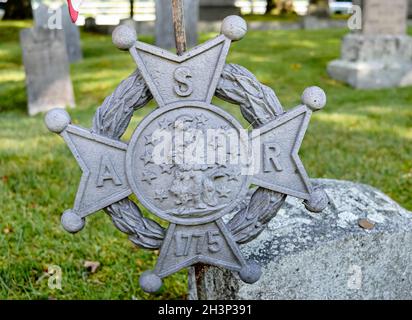 Cemetery marker placed at the grave of Revolutionary War soldiers by the Sons of the American Revolution (SAR). Stock Photo
