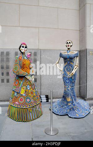 New York City, United States. 29th Oct, 2021. Skeletal sculptures seen on display as part of the Dia de Muertos Art Installation during Mexico Week at Rockerfeller Center in New York. (Photo by Efren Landaos/SOPA Images/Sipa USA) Credit: Sipa USA/Alamy Live News Stock Photo