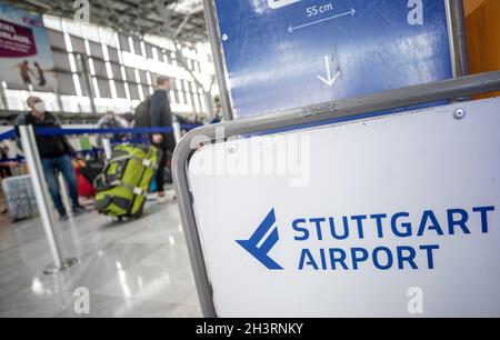 Stuttgart, Germany. 30th Oct, 2021. Passengers take their luggage to check-in counters at Stuttgart Airport at the start of the autumn holidays in Baden-Württemberg. Airports are a little busier again, but they are still a long way from their pre-Corona load factors. Credit: Christoph Schmidt/dpa/Alamy Live News Stock Photo