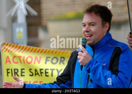 Bristol, UK. 30th Oct, 2021. Campaigner Steve Day has come from London to speak to the crowd. Leaseholders affected by the cost of making their homes safe hold a rally on College Green, Bristol. The aftermath of the Grenfell fire is the need to remove flammable cladding from homes, but the cost is being placed upon the leaseholders and not the builders and developers who fitted the dangerous cladding. Credit: JMF News/Alamy Live News Stock Photo