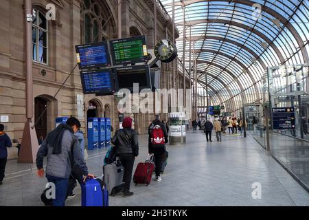 Gare de Strasbourg-Ville, 14-15 Place de la Gare, Strasbourg, France. interior of a train station mixing historic old building with modern glass dome Stock Photo