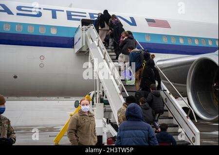 Ramstein, Germany. 30th Oct, 2021. Evacuees from Afghanistan board a plane at Ramstein Air Force Base - it is the last flight to the United States. With this flight, the US has completed the evacuation of Afghans through its Ramstein Air Base in Rhineland-Palatinate. Credit: Senior Airman Milton Hamilton/U.S. Air Force/dpa - ATTENTION: Only for editorial use and only with full mention of the above credit/dpa/Alamy Live News Stock Photo