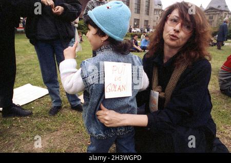 Bucharest, Romania, April 1990. Romanian actress Emilia Dobrin protesting during the 'Golaniad' ('Golaniada'). Stock Photo