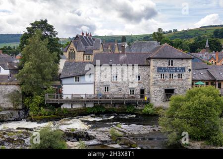 LLANGOLLEN, DENBIGHSHIRE, WALES - JULY 11 : View along the River Dee in LLangollen, Wales on July 11, 2021 Stock Photo