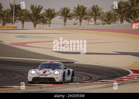92 Estre Kevin (fra), Jani Neel (che), Porsche GT Team, Porsche 911 RSR - 19, action during the 6 Hours of Bahrain, 5th round of the 2021 FIA World Endurance Championship, FIA WEC, on the Bahrain International Circuit, from October 28 to 30, 2021 in Sakhir, Bahrain - Photo: Francois Flamand/DPPI/LiveMedia Stock Photo