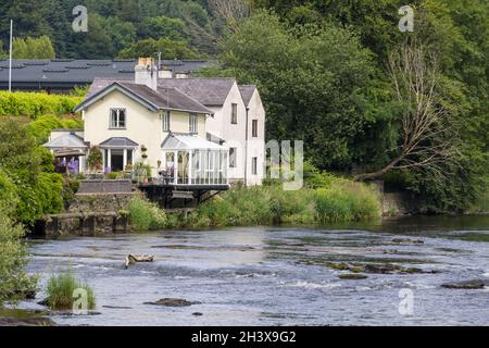 LLANGOLLEN, DENBIGHSHIRE, WALES - JULY 11 : View along the River Dee in LLangollen, Wales on July 11, 2021 Stock Photo