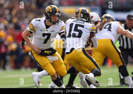 Madison, WI, USA. 30th Oct, 2021. Iowa Hawkeyes quarterback Spencer Petras (7) hands the ball off to Iowa Hawkeyes running back Tyler Goodson (15) during the NCAA Football game between the Iowa Hawkeyes and the Wisconsin Badgers at Camp Randall Stadium in Madison, WI. Darren Lee/CSM/Alamy Live News Stock Photo