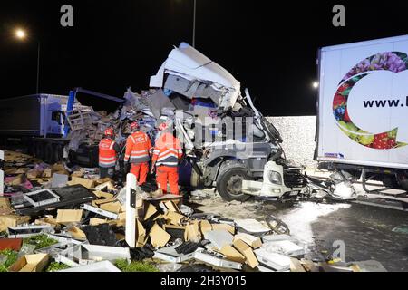 Sindelfingen, Germany. 30th Oct, 2021. Emergency services inspect the scene of the accident. A man has died in an accident involving several trucks at a parking lot on the A8. (to dpa: 'Fatal truck accident at parking lot on the A8') Credit: Andreas Rosar/dpa/Alamy Live News