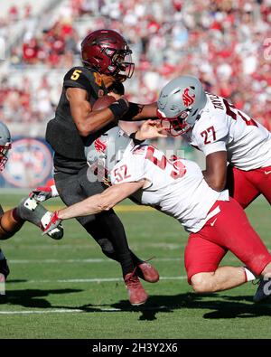 October 30, 2021: Defensive back Jaylen Watson (0) of the Washington State  Cougars intercepts the ball between Washington State Cougars and the  Arizona State Sun Devils at Sun Devil Stadium in Tempe