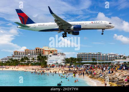 Delta Air Lines Boeing 757-200 aircraft Sint Maarten Airport in the Caribbean
